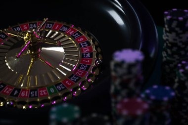 Teen Patti cards and dealer interaction